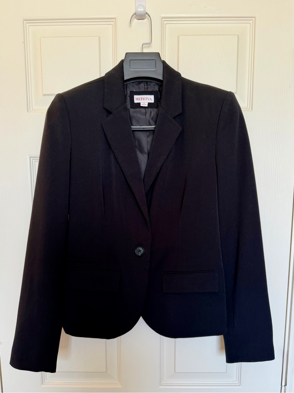 Merona Blazer Women’s Size 4 Black Tailored Shoulder Pad Striped Cuff